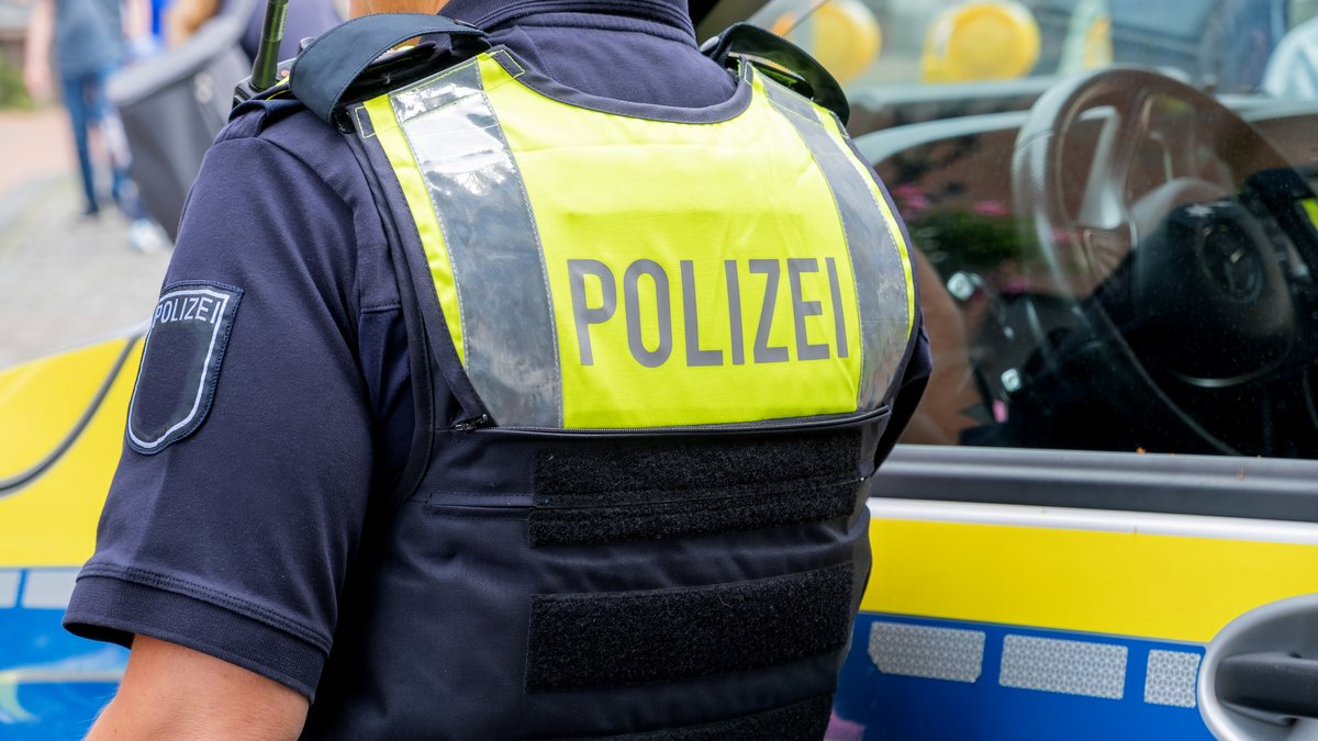 🇩🇪🔴Four Syrians and one Iraqi have been arrested for the gang rape of a 17-year-old girl in the small German village of Heinsberg-Unterbruch.

The five alleged perpetrators, aged between 17 and 27, are all in pre-trial detention.

They are accused of jointly raping the