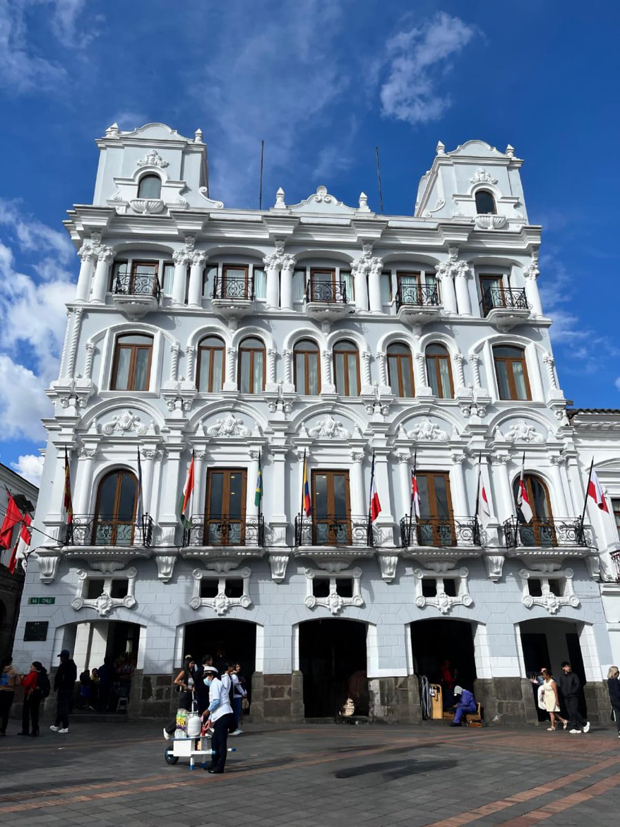 Ferci4's tweet photo. Quito siendo Quito 😍❤️ https://t.co/cZ4o937Q28