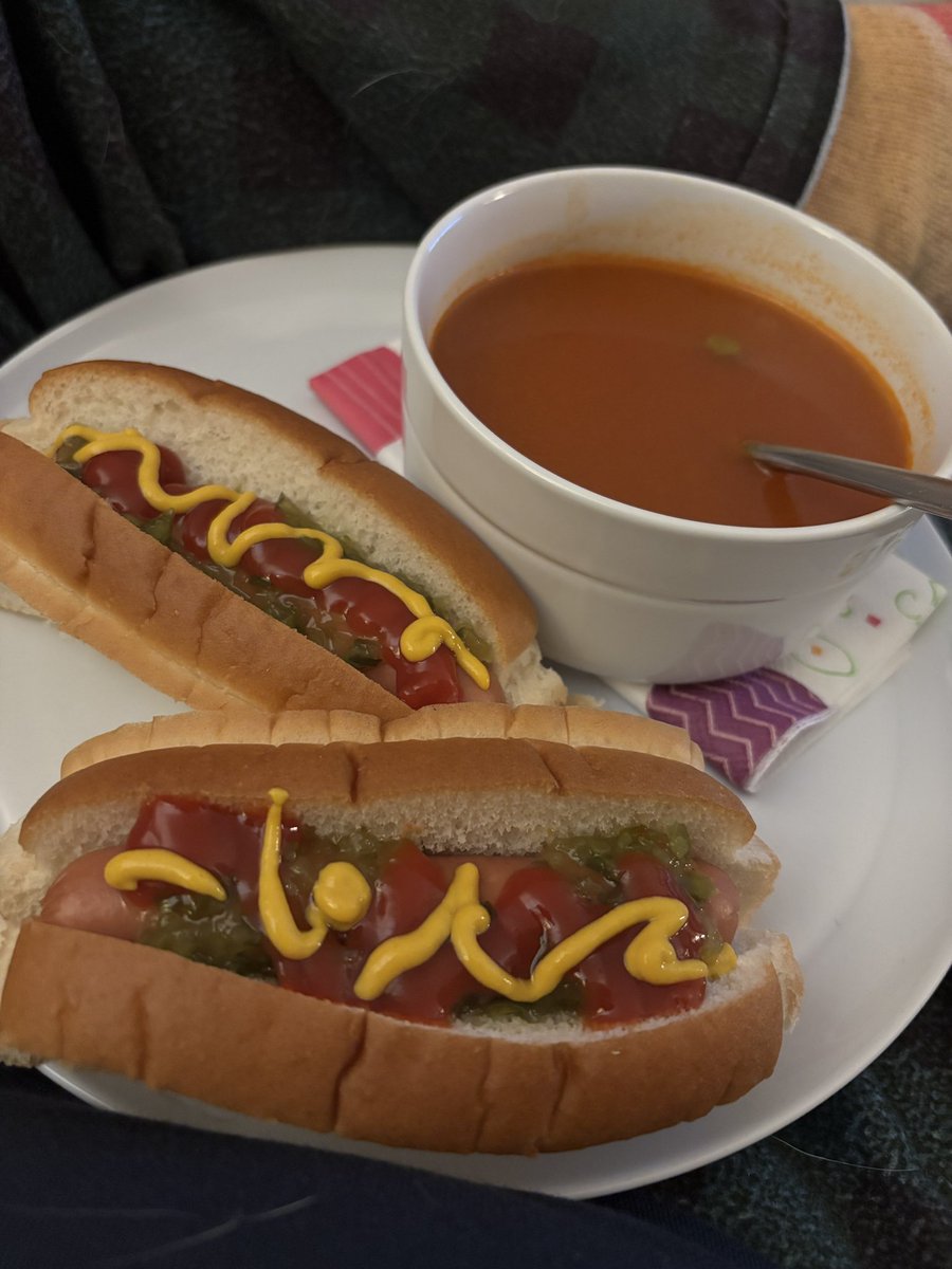 Kundun66's tweet photo. What does this chef ask for for dinner when he turns 60? ..
@Campbells vegetable soup n hotdogs. #Unexciting https://t.co/2SAy3H9heu