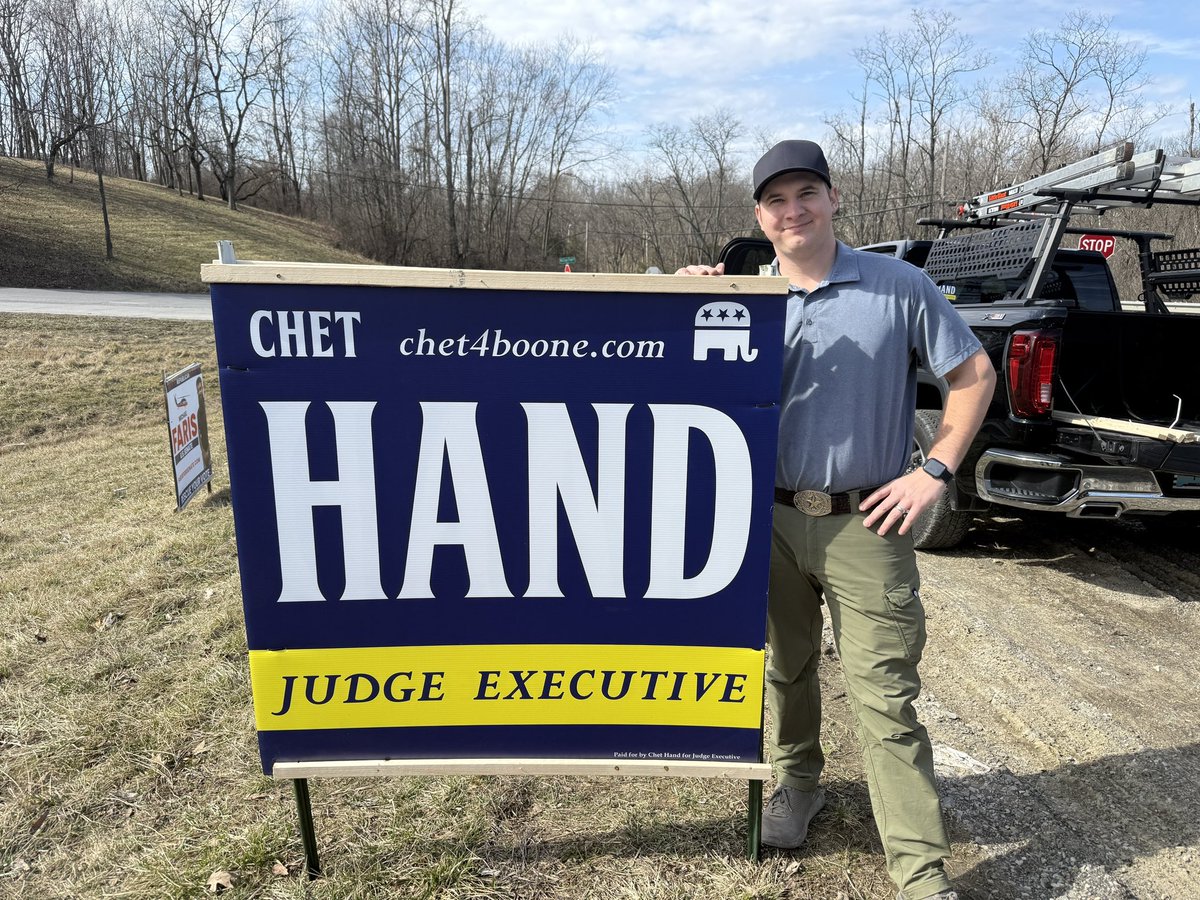 chet_hand's tweet photo. More signs went up today! I really appreciate all of the volunteers stepping up to help out. We are truly a grassroots campaign with strong support from our local residents. I love to see all the energy!
#boonecountyky #ResidentsFirst #chet4judgeexecutive https://t.co/fQXSzAVPX5