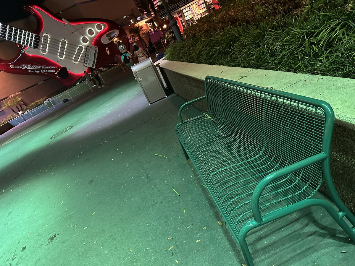 Rate this beautiful og style bench with the amazing view and bgm