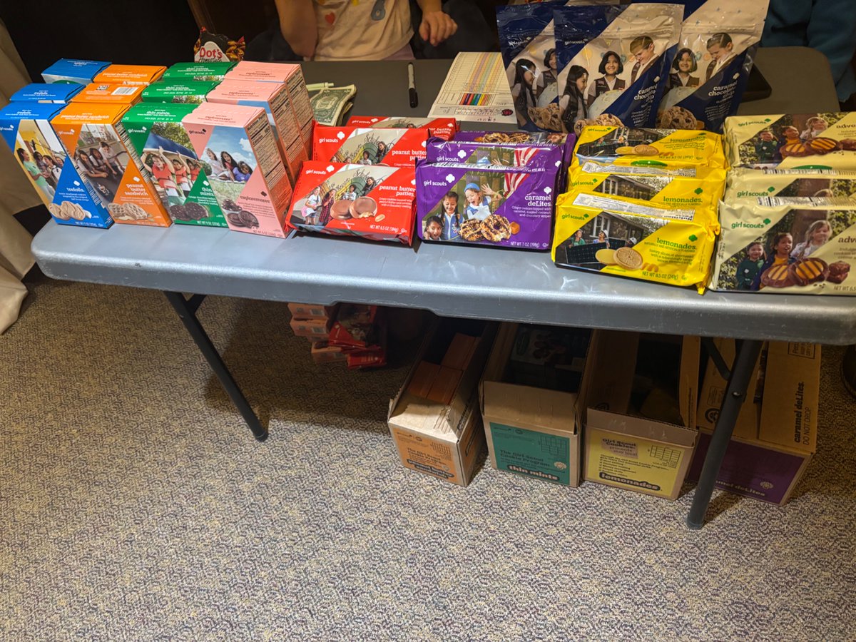 FrederickMelo's tweet photo. BREAKING NEWSES: Hamline-Midway — It’s Girl Scout cookie time! Concert tonight at House of Mercy / Bethlehem Lutheran Church on Roy Street… and the concession vendors are just adorable! https://t.co/2FANkBvL5n