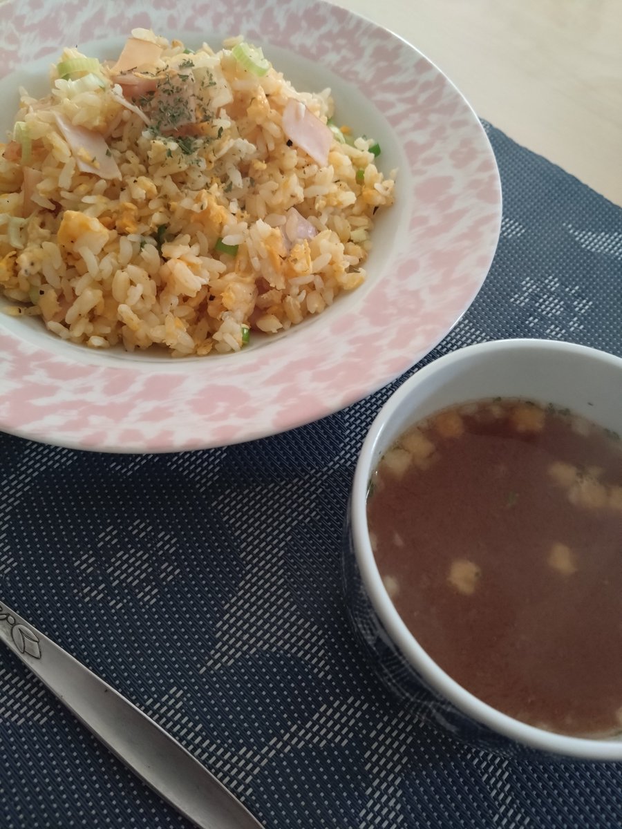 yoidore023's tweet image. 朝ごはんでガッツリとチャーハンを作る。