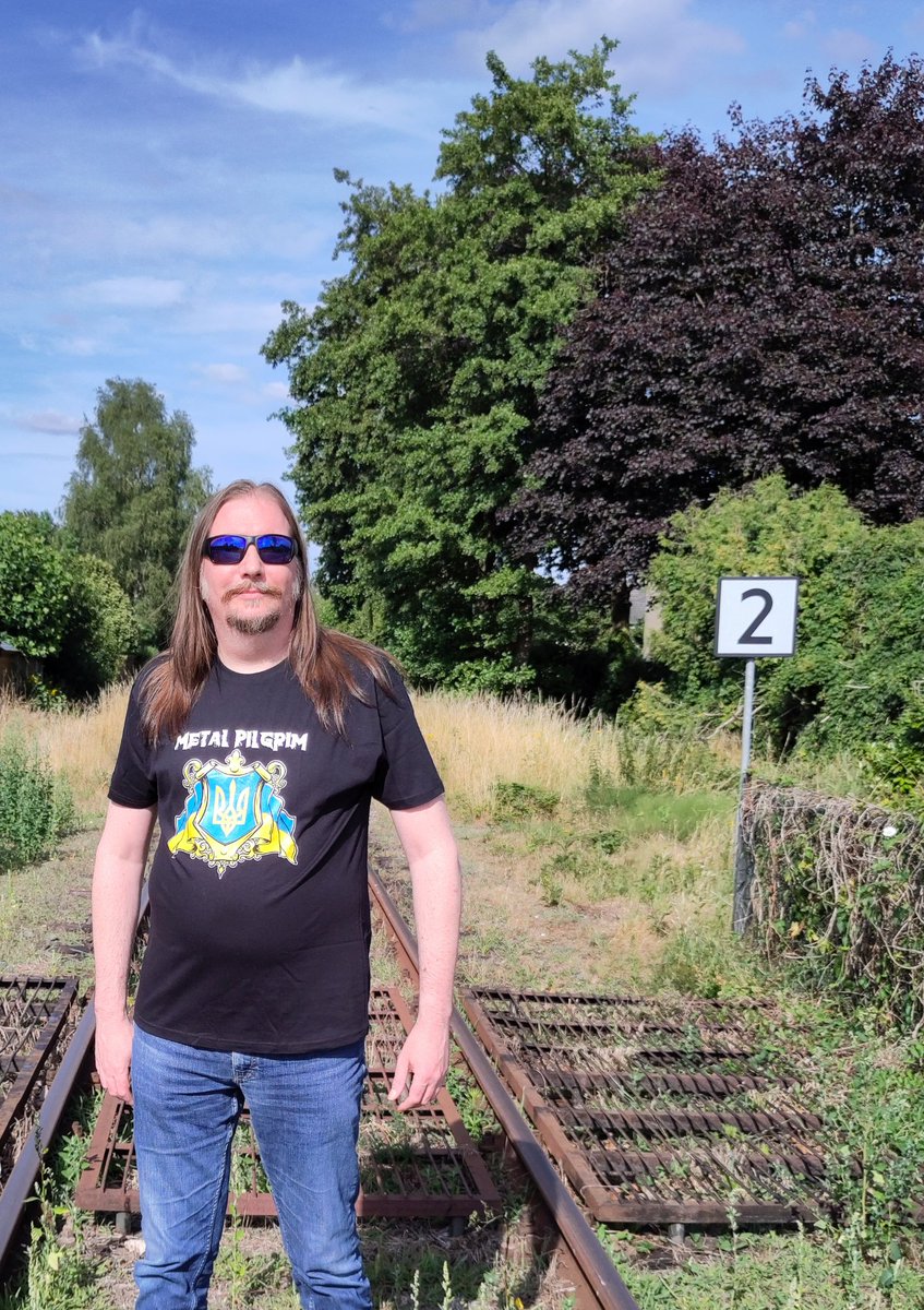 Best thing for a beer gut: a good T-shirt. This is the way.