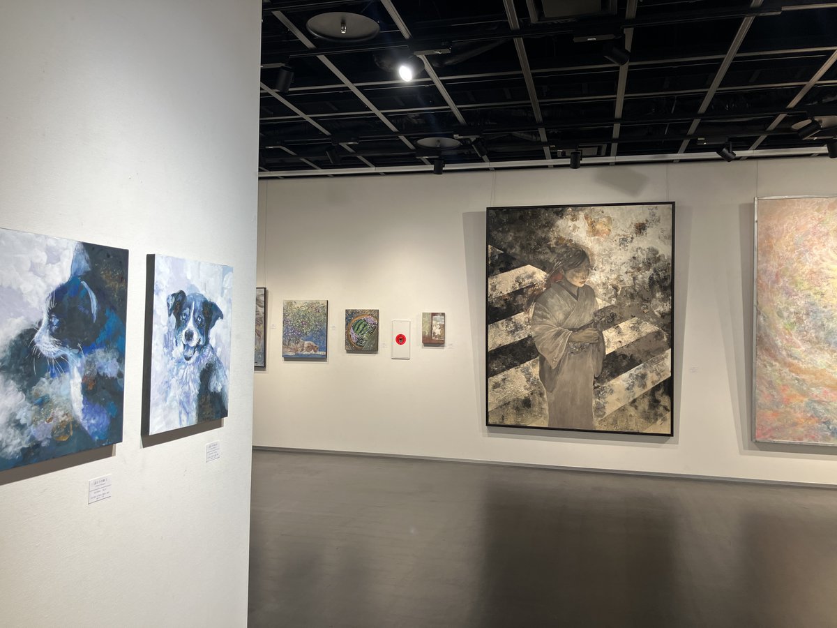 おはようございます。
現在
「崇城大学 芸術研究科美術専攻修士課程作品展〜時を紡ぐ〜」を開催しております。

2026/02/17 TUE.〜2026/02/22 SUN.
【開館時間】
○10：00 〜18：00
お昼休館なしで開館いたします。
※最終日は16：00 まで