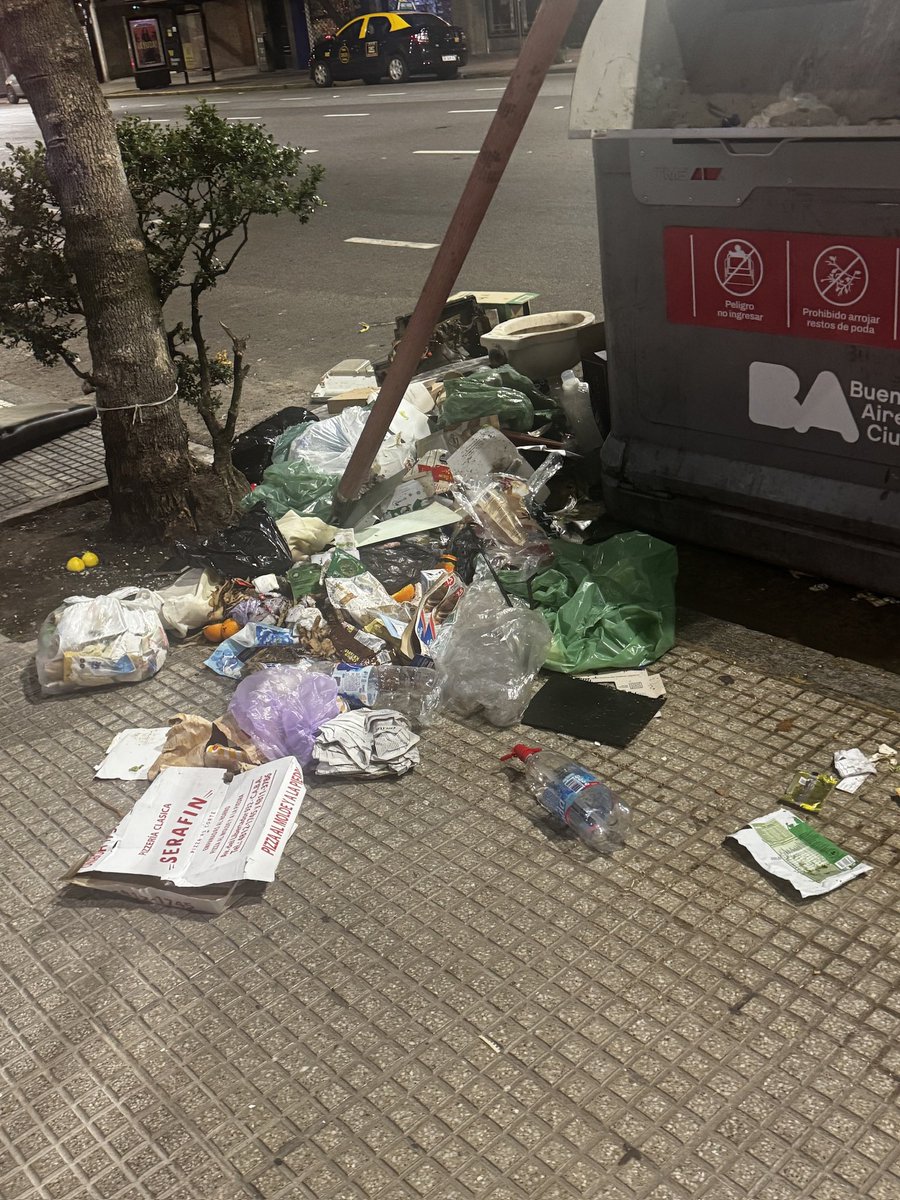 Hermosa CABA de lo limpia que está…. para esto pagamos semejante #ABL al <a href="/gcba/">Buenos Aires Ciudad</a> Felicitaciones #JorgeMacri 👏👏