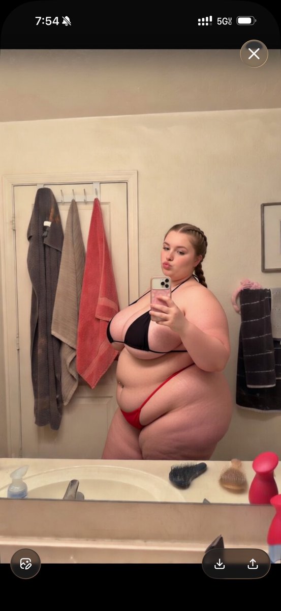BennyM189's tweet photo. @kenny_xlove Guess her weight https://t.co/AYOgWR4noO