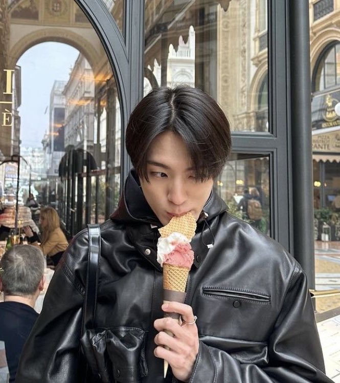 remi ✰ dwy & mrs era tweet media