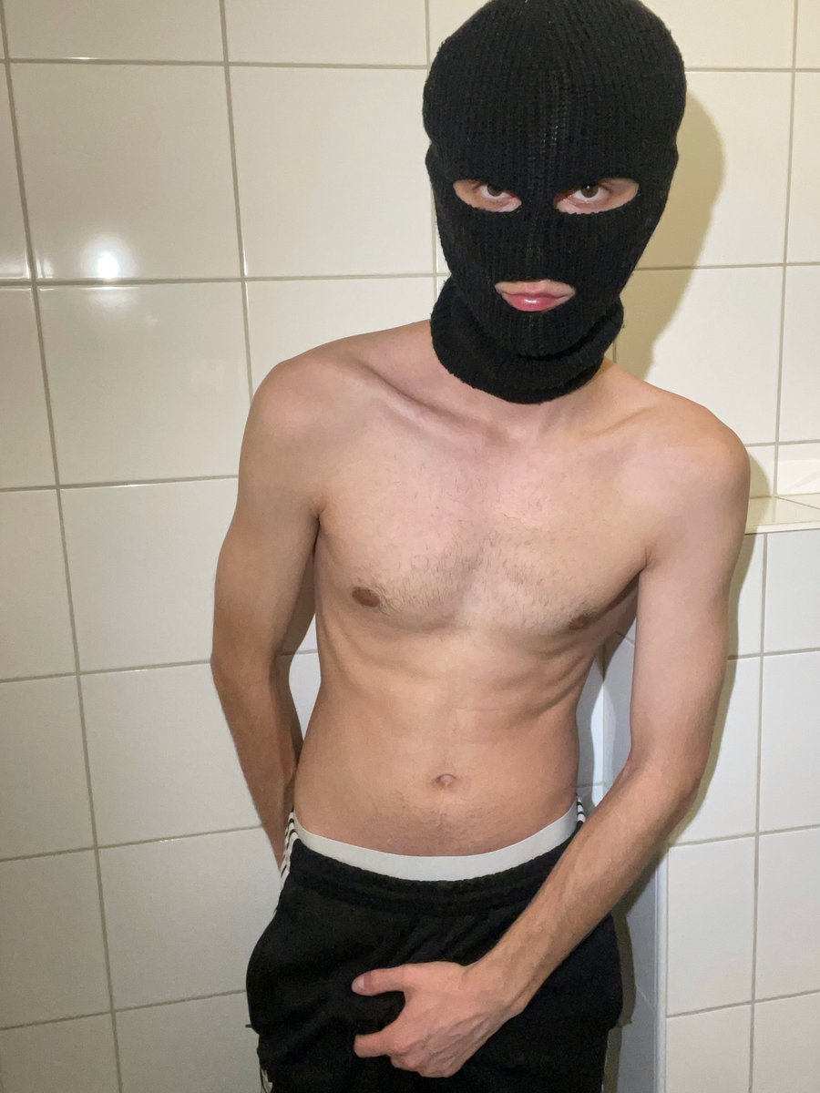 Come closer, I will show you something 😈👇🏻 

onlyfans.com/denzz09/c1