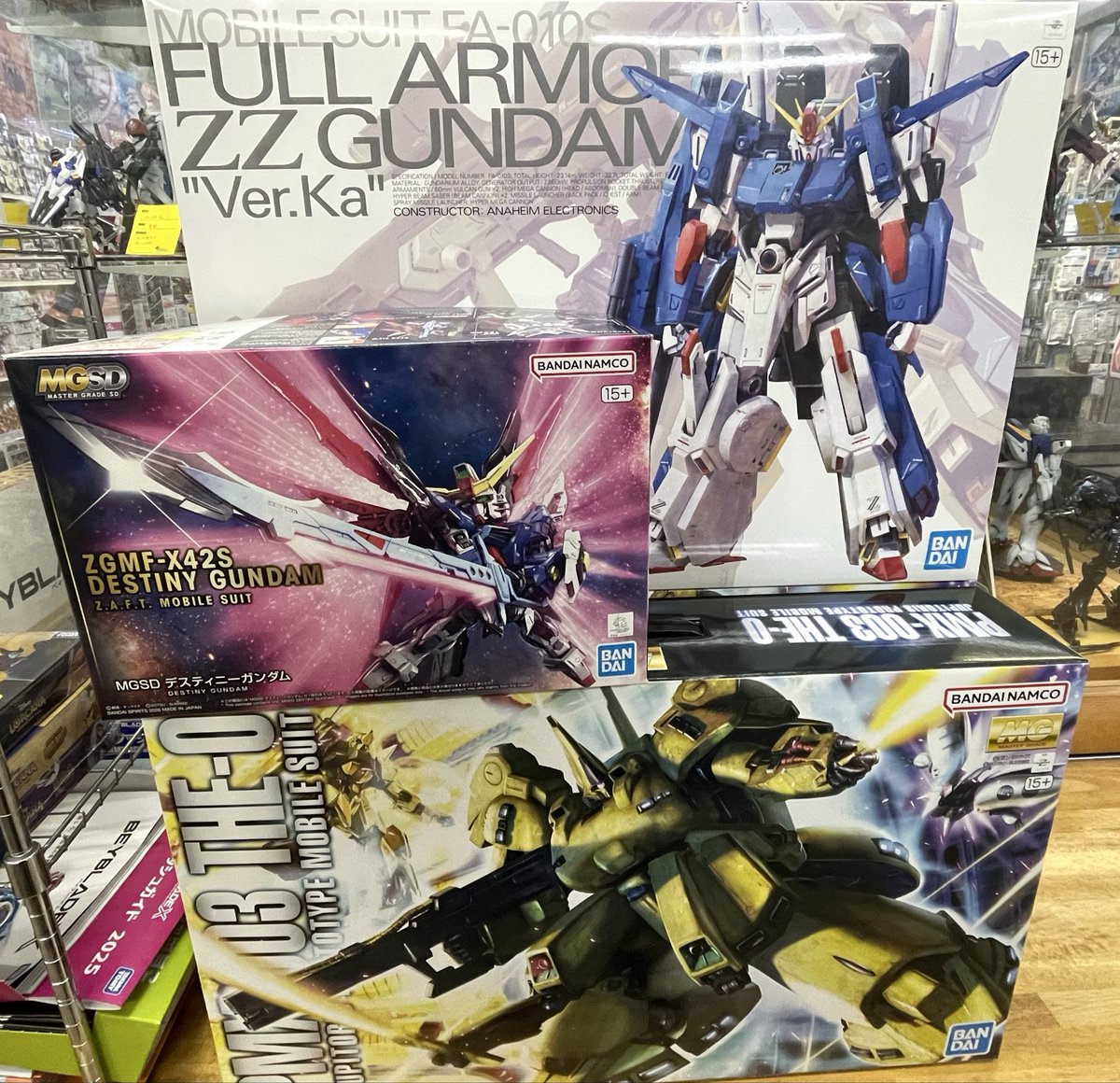 入荷品を店頭に追加いたしました ※画像一枚目のガンプラはレジ前にて