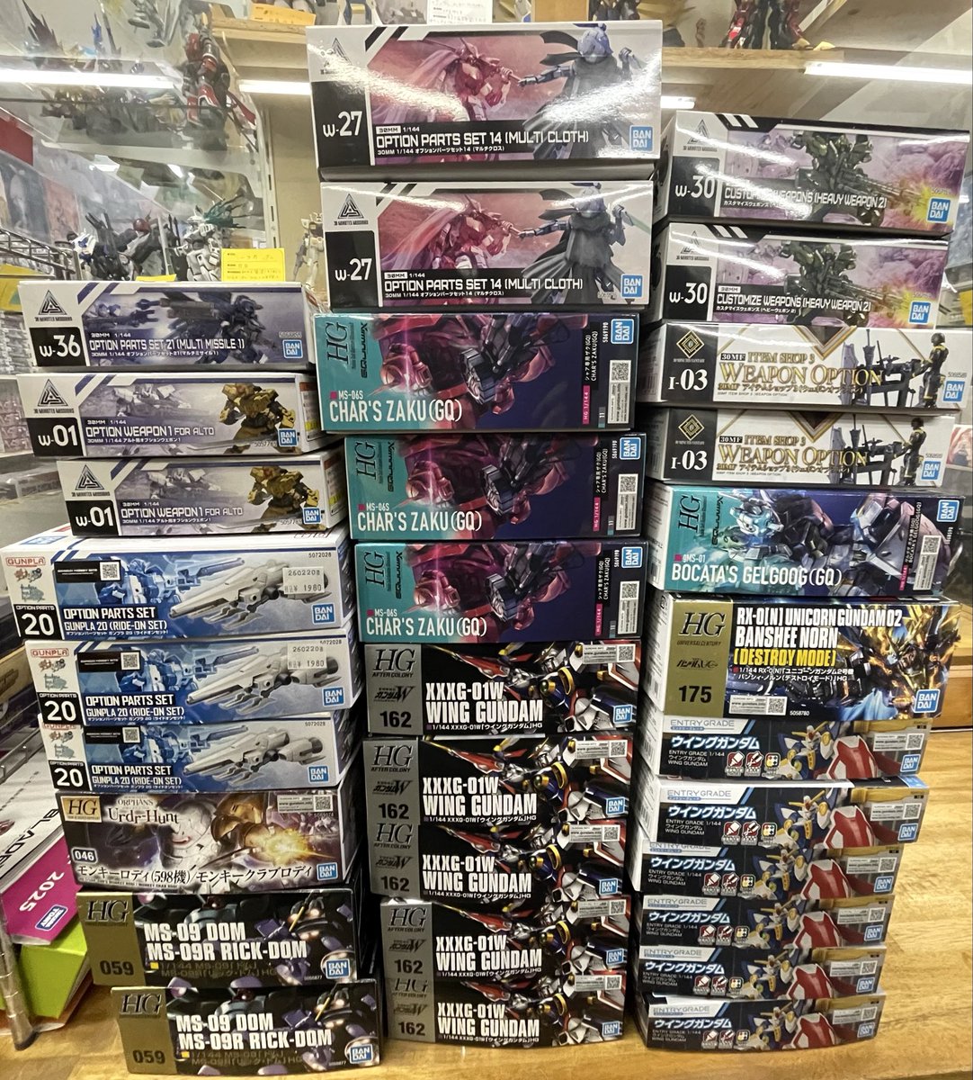 入荷品を店頭に追加いたしました ※画像一枚目のガンプラはレジ前にて