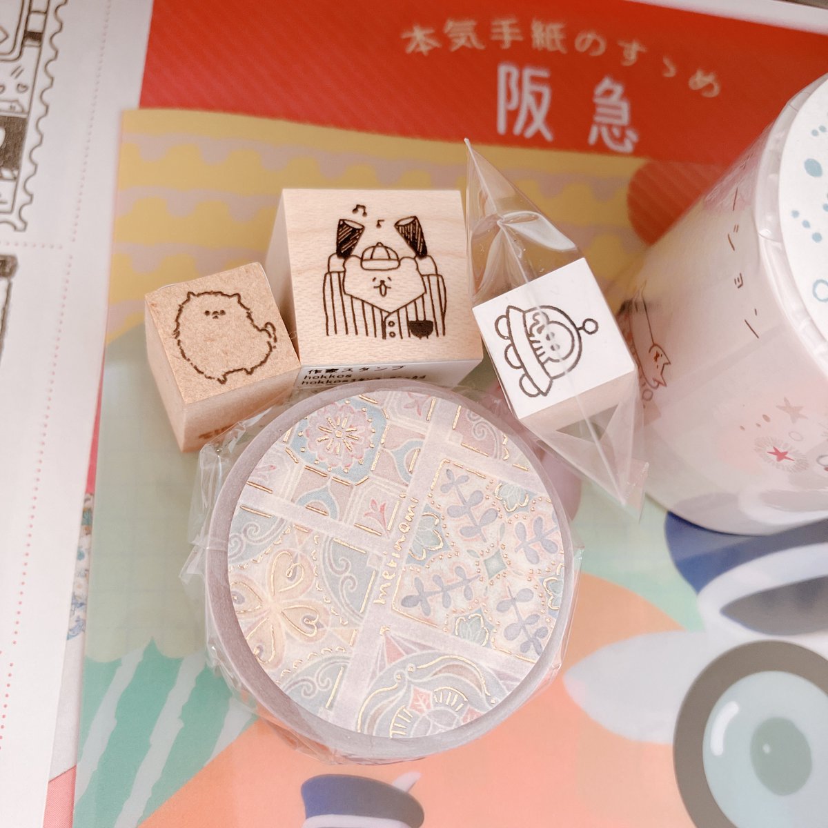 _kinhm's tweet image. 昨日おとといで阪急文具の博覧会に行ってきた✌️
予算の都合でいっぱい諦め🥲
AIUEOさんのおばけちゃん、ステッカーと思ったらミニカードだった
ピカソの豚のポストカードかなり良い
たこ焼きのかわいいスタンプもいっぱいあったけど、無視できない縦縞のユニフォームいたのでこちらをお迎え🐻‍🐯