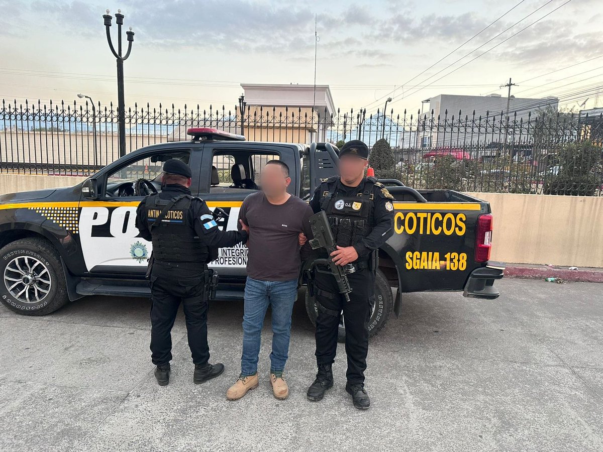 PNCdeGuatemala's tweet image. Urgente 
Extraditable capturado en Quetzaltenango 

Policías de la #SGAIA con apoyo de  #FEP, en Quetzaltenango han interceptado y capturado a Víctor Manuel Pérez Mazariegos alias "Hollywood" o "Cholo" con fines de extradición a Estados Unidos, por temas de narcotráfico