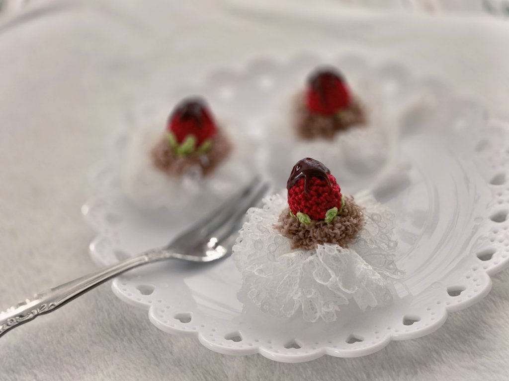 ＃ぬいfes06
【NEW】本日追加アイテム

・チョコレートリボン　￥800   2点
・いちごチョコレートヘッドドレス ￥1000   1点のみ
いずれもアジャスター付きゴムで最大頭囲26cmくらいまで調節可能