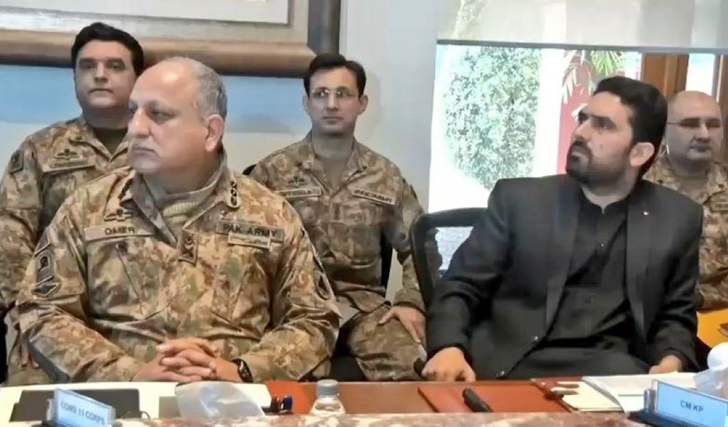 وادیِ تیراہ میں مسافر گاڑی پر ڈرون حملہ، بچوں سمیت 7 افراد جاں بحق۔ واقعے کے خلاف شہریوں نے شدید احتجاج کیا اور شہداء کی لاشیں باڑہ چوک میں رکھ کر دھرنا دے دیا۔

سہیل آفریدی دیکھ لیا کور کمانڈر سے ملاقات کا نتیجہ ؟؟