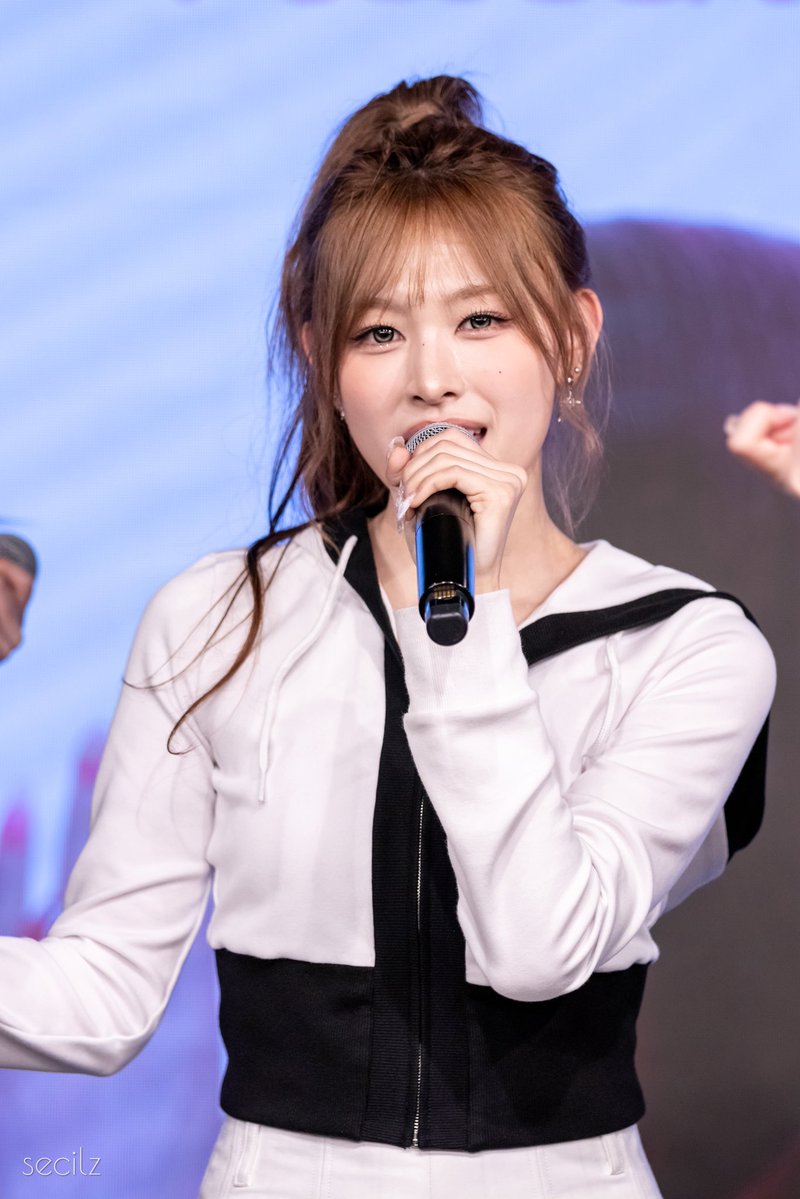 𝗥𝗘𝗦𝗖𝗘𝗡𝗘 𝟯𝗿𝗱 𝗠𝗶𝗻𝗶 𝗔𝗹𝗯𝘂𝗺 <𝗹𝗶𝗽 𝗯𝗼𝗺𝗯