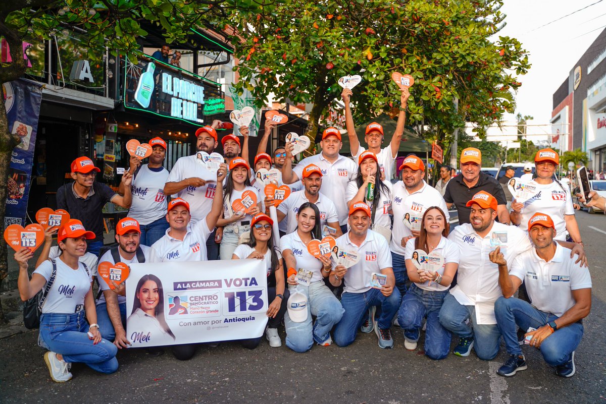 MeliEusse7's tweet photo. Con firmeza y amor por Colombia, seguimos trabajando por la seguridad, las oportunidades y el bienestar de nuestra gente🇨🇴 @AlvaroUribeVel

#CentroDemocrático #113 https://t.co/IzJ7HXNtsU