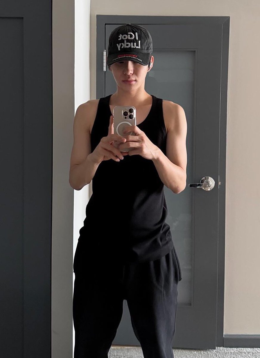 jungwoo (@kjwhive) on Twitter photo 