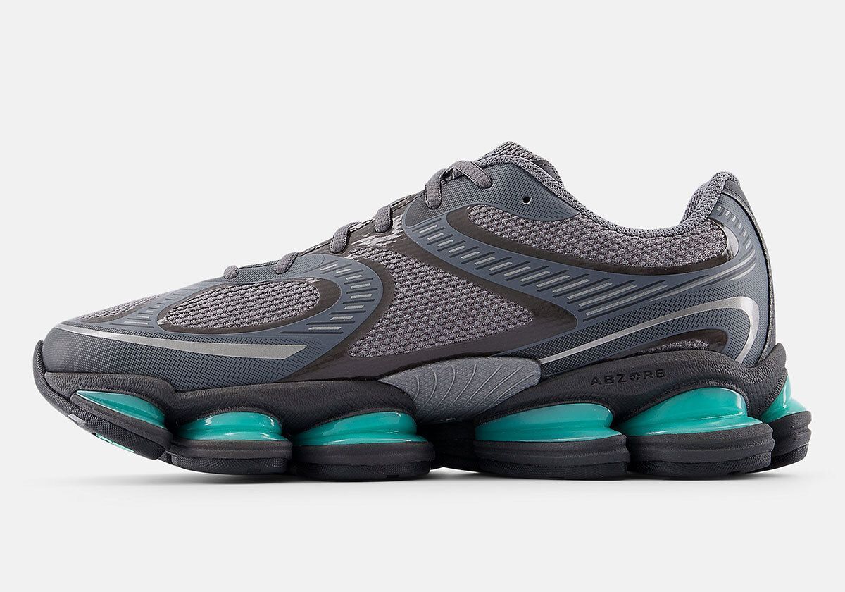 SneakerNews's tweet image. New Balance 2000 "Castlerock/Dark Silver Metallic" dropping Spring/Summer 2026 ($170) 🪨

More here &amp;gt;&amp;gt; buff.ly/lYIU0hB