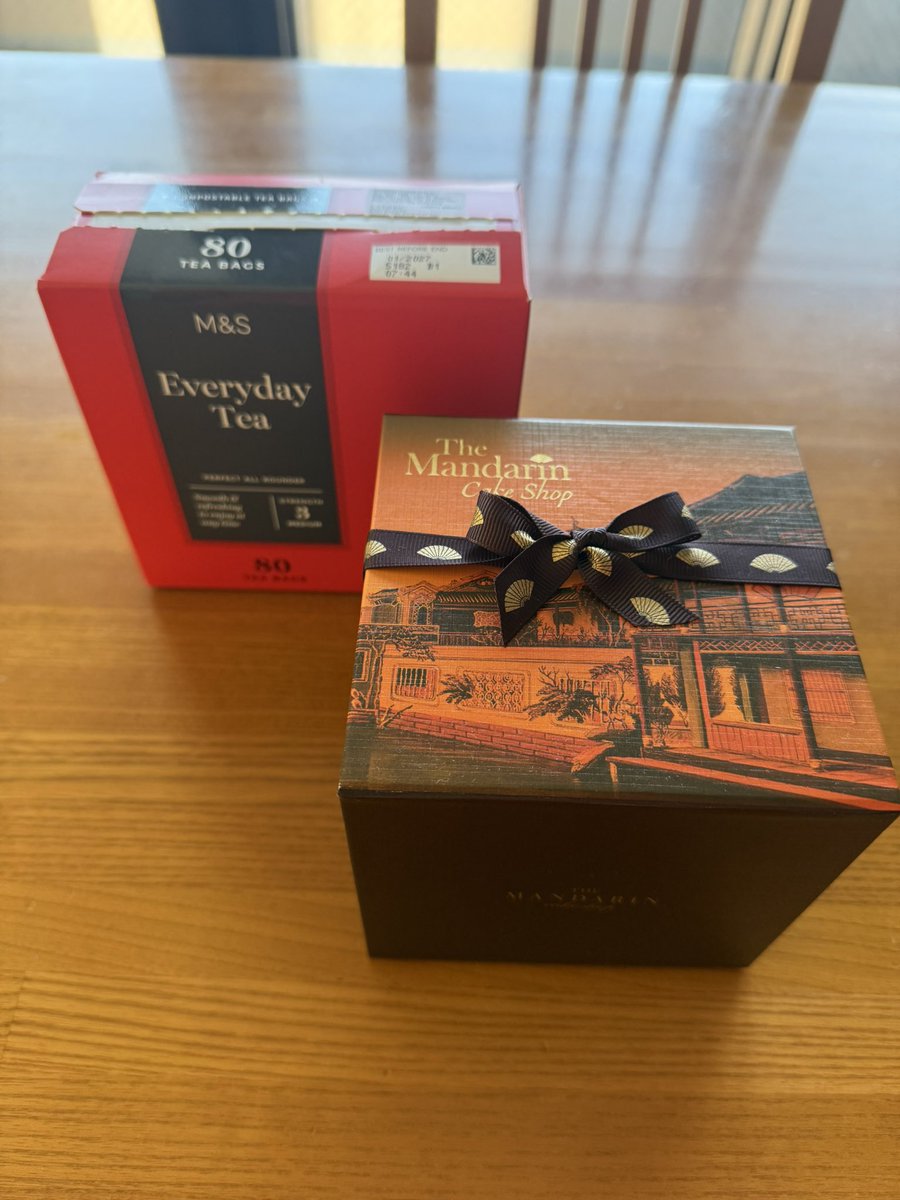 香港で買ってきたマンダリンオリエンタルのローズペタルジャム。150gの