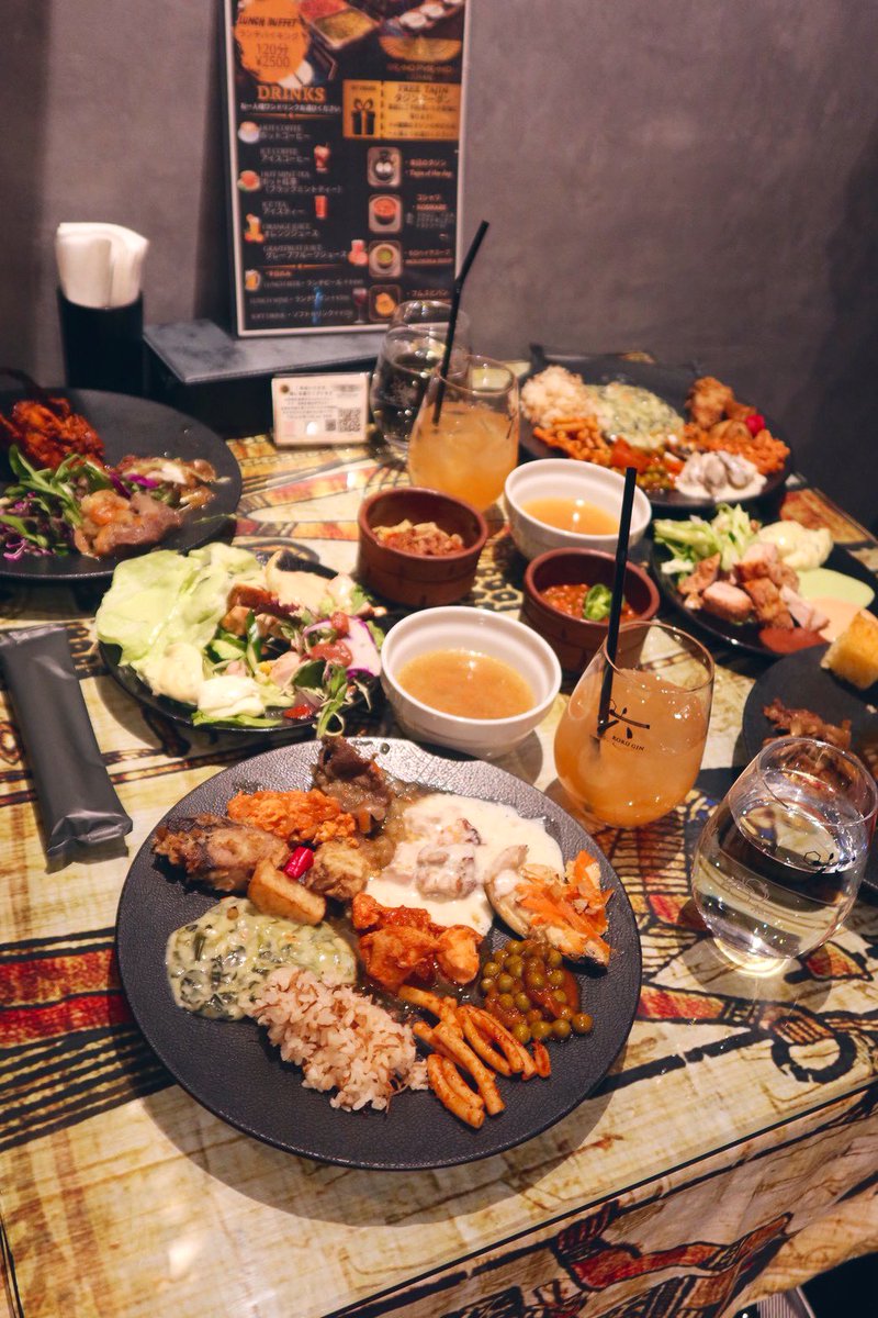 Grand_Pyramid's tweet image. 🇪🇬⏳ マクルーバ終了まであと2日 ⏳🇪🇬

月替わりスペシャル「マクルーバ」を楽しめるのは、あと 2日間のみ です🍽️

スパイス香るライスに、やわらかいお肉と野菜を重ね、
じっくりと調理し、最後に美しくひっくり返してご提供するエジプト伝統料理✨

今週末が本当に最後です。