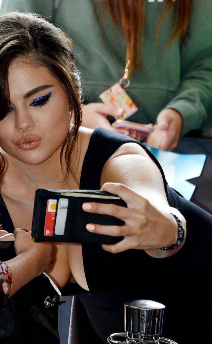 fake Selena tweet media