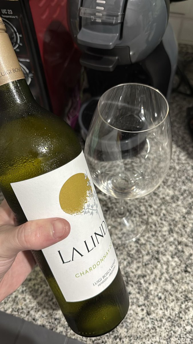 Igual ninguna balanza me va a prohibir que yo hoy no me baje este tubo de vino