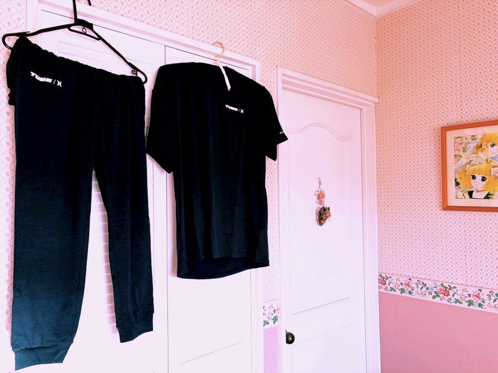 mpep30309's tweet image. おはようございます😃

🎀TUBE×Hurley 🎀
コラボセットアップ のネイビー
を購入しました！　

生地が薄くて動きやすそう❣️
ジム用にピッタリ〜🩷

＃TUBE
本日は群馬県高崎芸術劇場 
素敵なライブになりますように🌼

良い一日をお過ごしください🌸