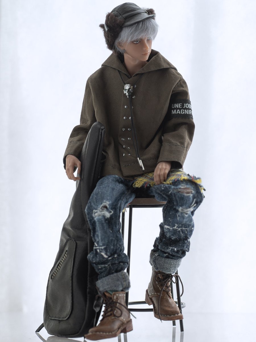 スタジオ練習にメンバーが集まってきました。 KABAさん新作セーラー