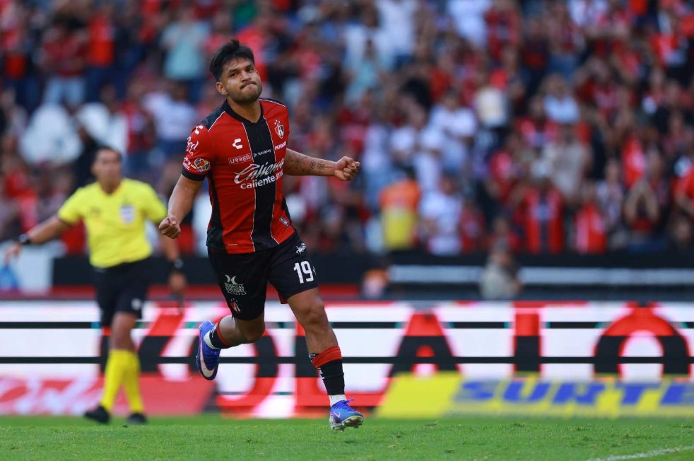 Se acabó.
El Atlas viene de atrás y con goles de Diego González, "Mudo" Aguirre y Agustín Rodríguez, vence 3-2 al Atlético de San Luis en el Estadio Jalisco para llegar a 13 puntos.