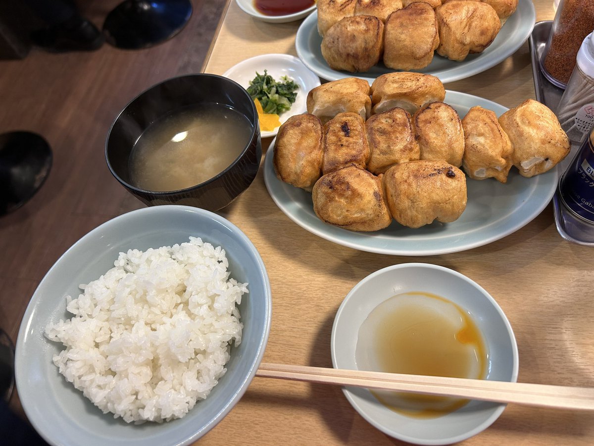 Anna_FRact's tweet photo. 先日巣鴨のファイト餃子で食べたホワイト餃子！
皮が��りもちでんまーだった😋 https://t.co/HHKTU2faem