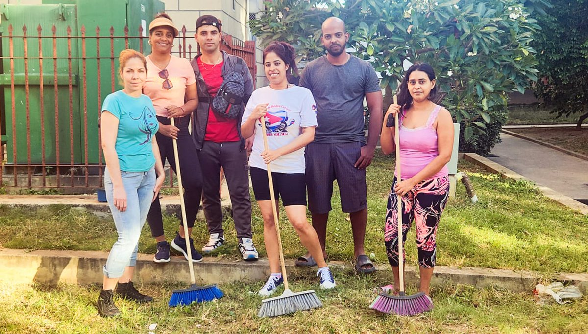 El Destacamento #CienAñosConFidel del CSI "Salvador Allende" realizó jornada de trabajo voluntario en Fuerte Tiuna (#Caracas). ¡Ética, alegría y compromiso revolucionario en cada tarea! 🩺✨🤝

#CubaCoopera #CubaPorLaVida #FidelVive