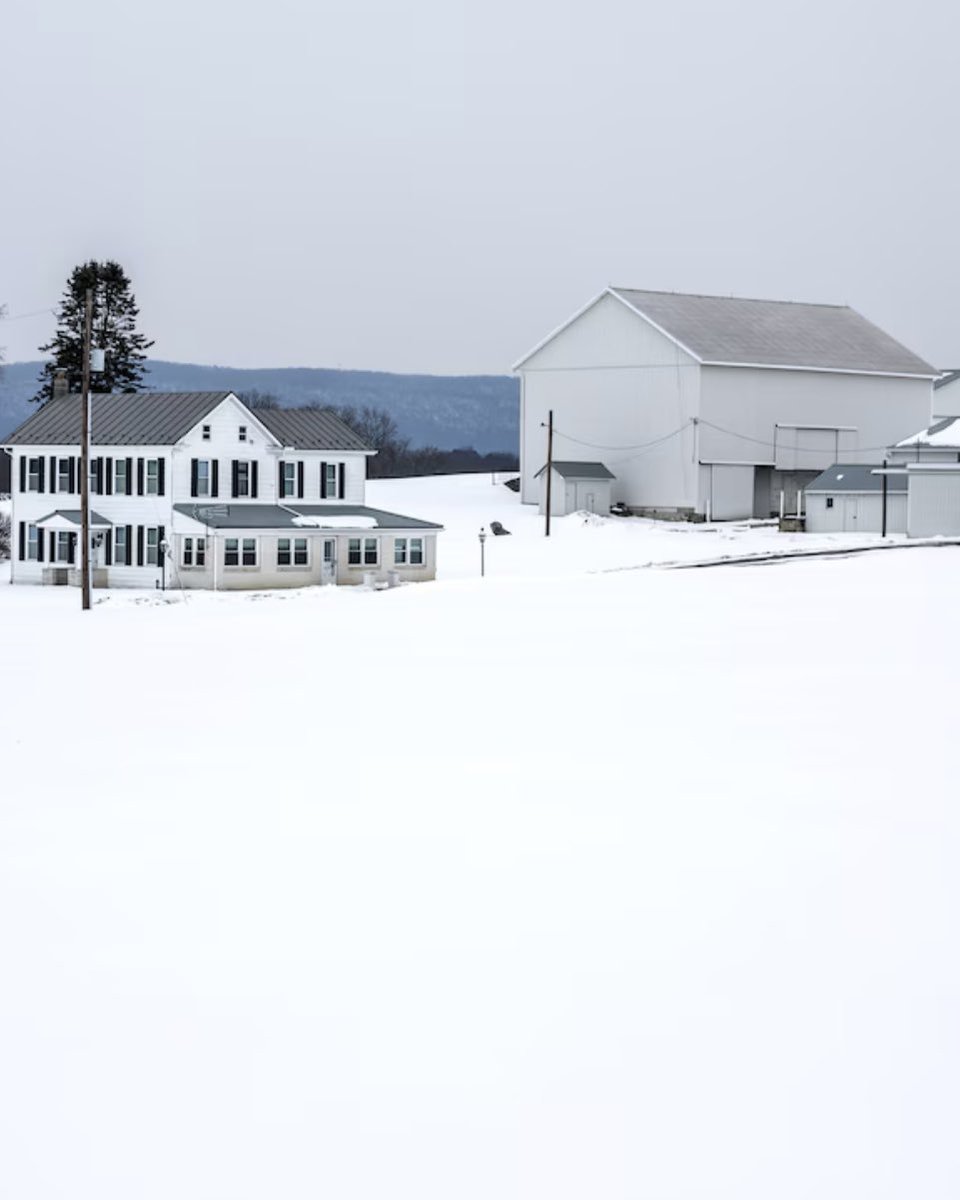 Complex's tweet photo. Farmer turned down $15M to turn his fam into an AI data center 🌾

[via/ PennLive] https://t.co/qsJDYK2fbd