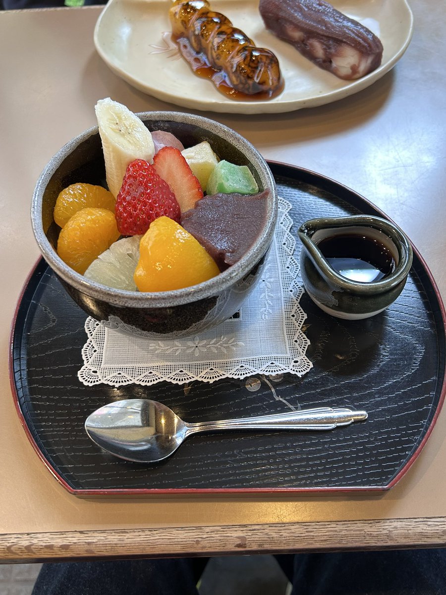 Anna_FRact's tweet photo. そして巣鴨でお散歩してたら見つけたら和菓子屋さんで食べたあんみつ
お腹いっぱいだったけどこちらもんまーだった🥰 https://t.co/OxXFwHOean