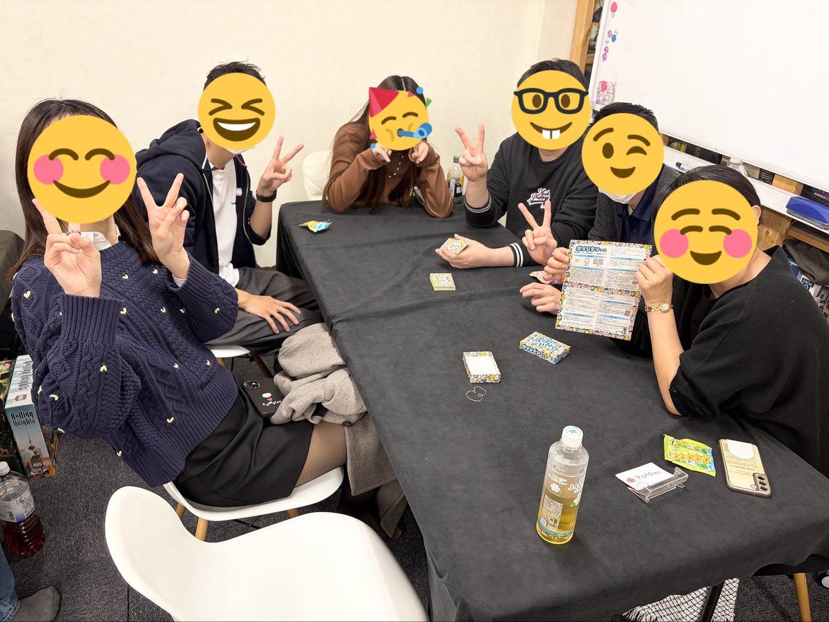 4ezcV's tweet photo. 最近は2週連続で「ブラス：バーミンガム会」を開催🎩
そして昨日は、久しぶりにフレンズさんで通常のボードゲーム会でした😊🧩

みなさんは、左下の写真
「ジャストワン」のヒントから、答えわかりますか？🤔✨
次回はカタン会でお会いしましょう〜👋 https://t.co/6SQJrHXjnX