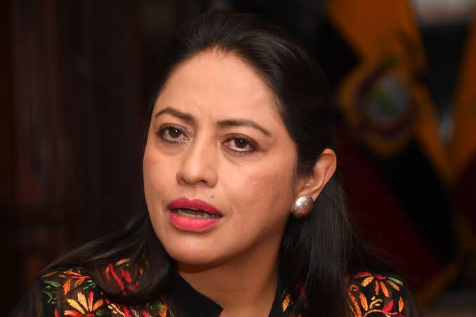 Solo les toca llorar a estos.
Los “sueldos dorados” no eran mito, eran sistema.
Municipios convertidos en agencias de empleo político mientras los barrios seguían olvidados. 
Con la reforma al COOTAD hay menos gasto inútil, más control y recursos donde deben estar.👏🏻