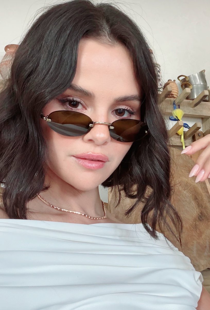 Selena Gomez India tweet media