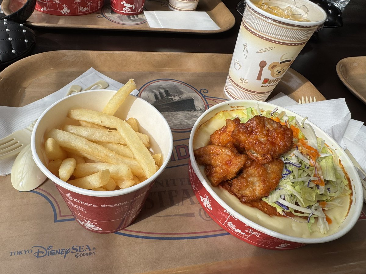 usui_shou's tweet photo. おはよ〜
そういえば先週ディズニーシー行ってきた
うまく写真撮れるようになりたい…
#おはようVtuber️ https://t.co/RG1LElYCMY