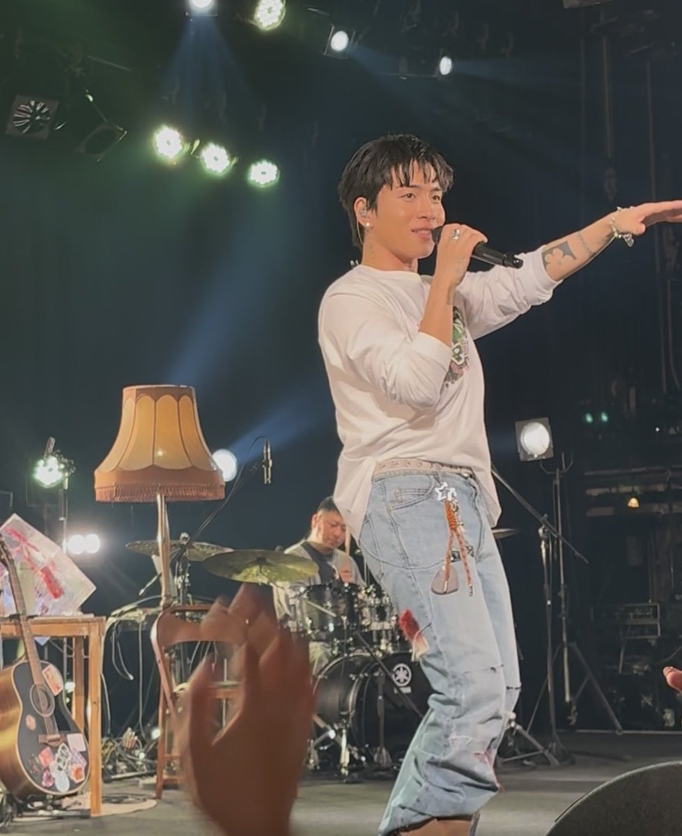 Qoomin07's tweet photo. 開演待ってたら後ろにいたかたが「SIRUPのライブって年齢層高めだよねー」って話してるの聞こえてきてマスク外せなくなった意気地なしだけど笑ライブ始まったら何もかも関係なくなって踊ったり合唱したり🕺SIRUPのライブがやっぱり大好きだーって実感！アレンジも楽しくて
 #SIRUPTTP 最高でした!!! https://t.co/af2iq5GSuD