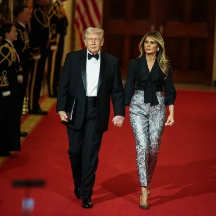 StunningMelani's tweet image. #MelaniaTrump #StunningMelania #BestFirstLady 🖤