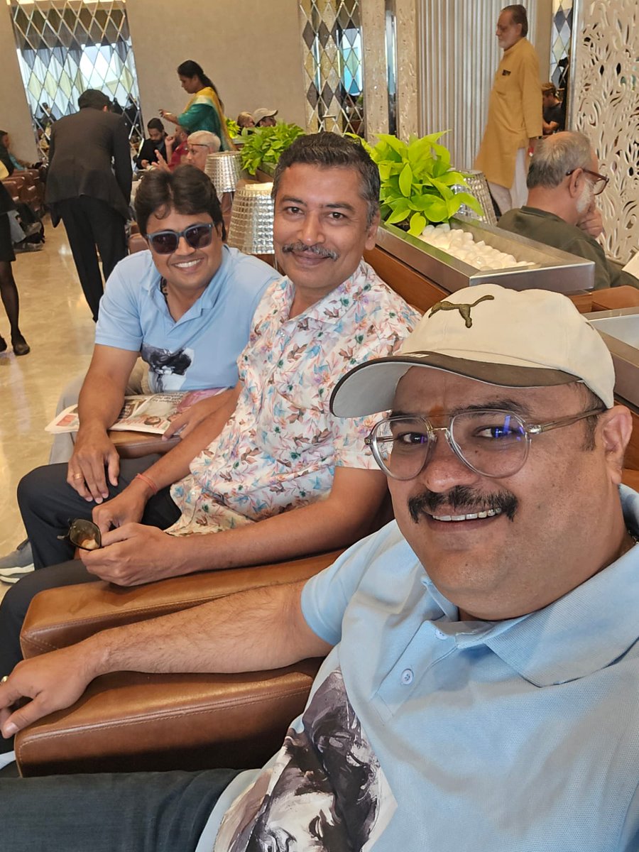 prashantkawadia's tweet photo. #AmitabhBachchanExtendedFamily on 3 Days Divine Trip to BIKANER - Rajasthan celebrating #57YearsOfAmitabhBachchan in Indian Cinema and counting
KARNI MATA MANDIR &amp; various other temples
We Love you Gurudev @SrBachchan Sir 
@DrAnilLoveAB ji @ManishJain14972 ji @AmitJos58870630 ji https://t.co/JpfB4KwlOl