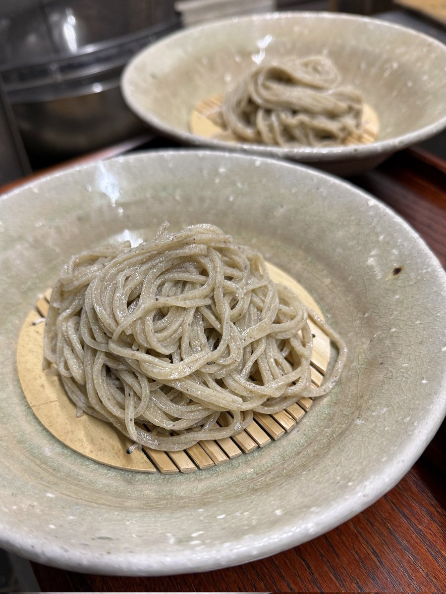 2月22日(日) 13:05 お席と駐車場空きました。 お蕎麦の残量は、 生粉