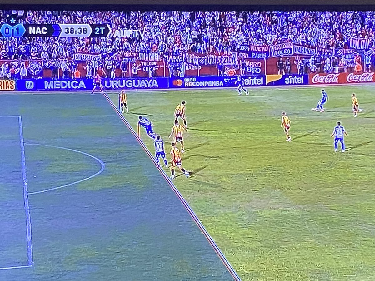 A ver si las putas del carbonero lloran que nos robaron un gol con un OFFSIDE que no fue. La puta que los parió