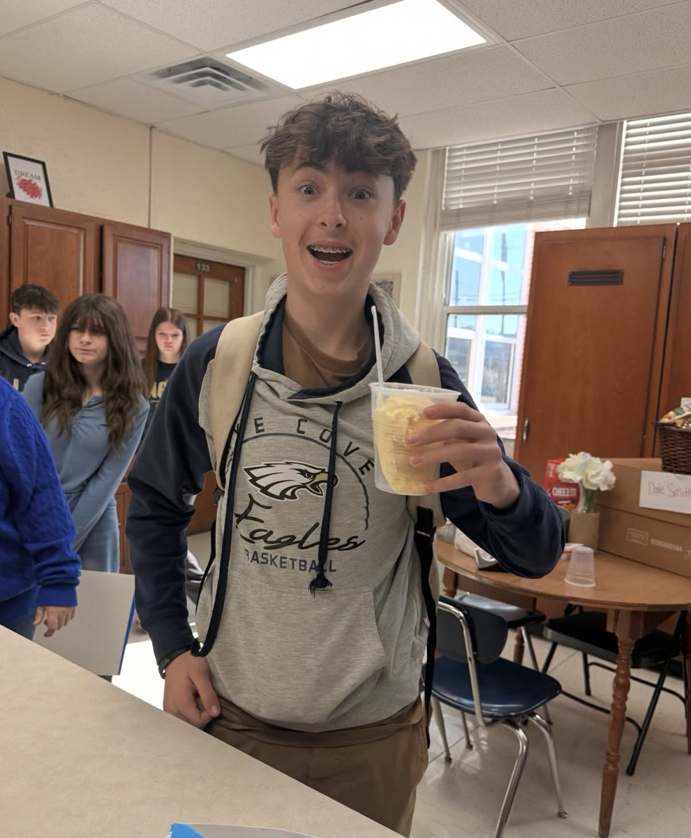 virginiafccla's tweet photo. #FCCLAweek Recap, Day 5: Happy #FCCLAfriday! We hope you’re going into the weekend with the same incREDible energy as #VAFCCLA members rocking the red - and maybe enjoying an ice cream sundae! We appreciate how chapters recognized #FCCLA and #FamilyAndConsumerSciences last week. https://t.co/T5W6nERlw4