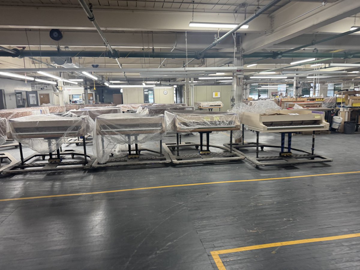 ニューヨークアストリアにあるスタンウェイの工場に行ってきました