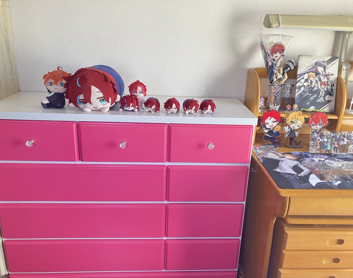 ピンクのチェストと、白のキャビネットが我が家にやってきました