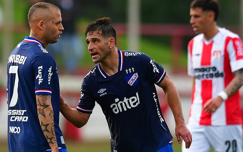 POR FAVOR QUE JUEGUEN JUNTOS TODO EL AÑO, DISFRUTEN UN POCO

DEJENME DISFRUTAR DEL FÚTBOL UN RATO MANGA DE AMARGADOS