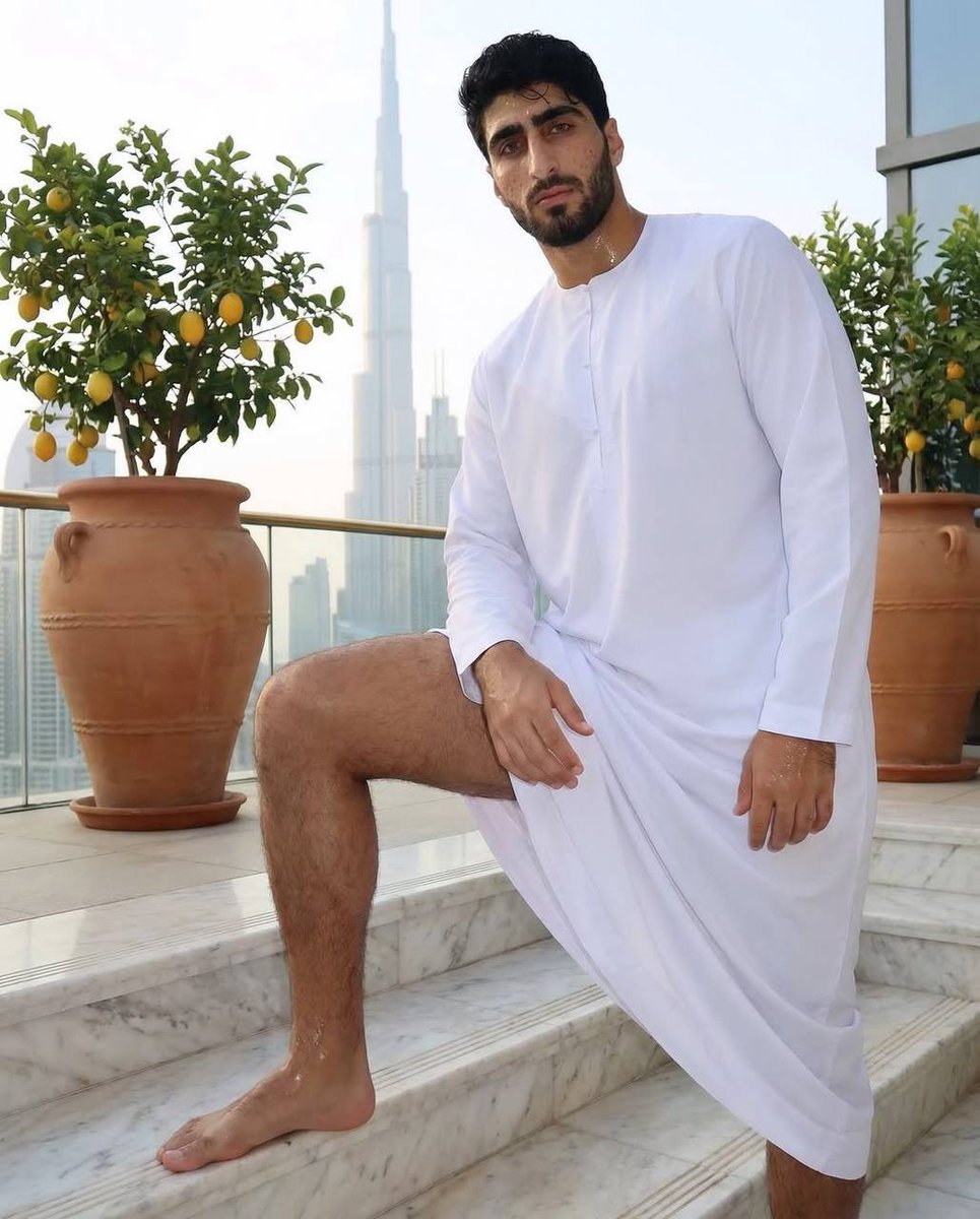Hot_Stuff_Damn's tweet photo. #Khaliji Guys are so ��� https://t.co/IZAhTxJBry