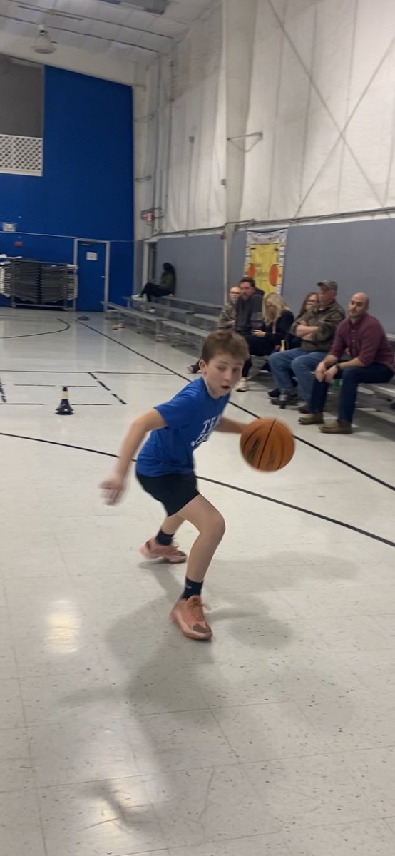 gregkeown23's tweet photo. 2034 Bo “Baby Brunson” Inman had 22 points in 24 minute running clock game in the 5th-7th grade league in the 8 am game this morning. 

Decision making 
Controlling pace 
A lot of wow he’s in 4th moments 

@BoInman2034 💪 https://t.co/dUTiyHOau0