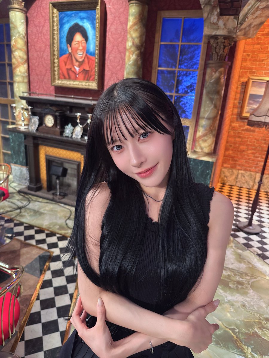 aitsu_desuyo's tweet photo. 舌が長すぎることで話題の汐見まといさん。 https://t.co/bUPTKrXPix